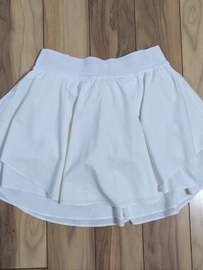 EUC! Lululemon Court Rival Skirt In White Size 6
